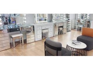 a-makeup-mirror-designed-for-your-best-light-every-time-small-0