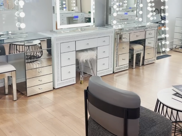 a-makeup-mirror-designed-for-your-best-light-every-time
