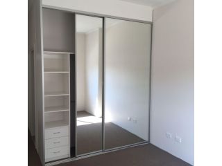 amrah-glass-and-aluminium-window-door-repair-small-2