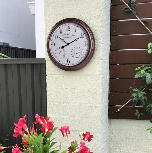 outdoor-wall-clocks-built-to-handle-every-season-big-0