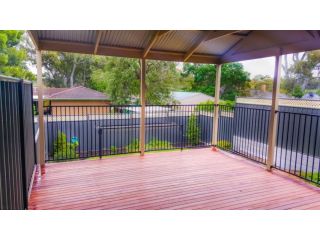 decking-contractor-adelaide-timber-composite-decks-small-0