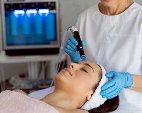 chemical-peel-vs-hydra-facial-which-treatment-suits-you