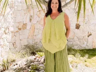 feel-confident-in-summer-dresses-for-older-women-that-flatter