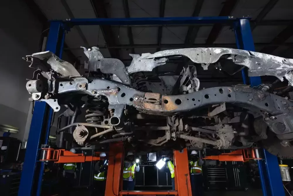 signs-of-a-damaged-truck-chassis-big-1