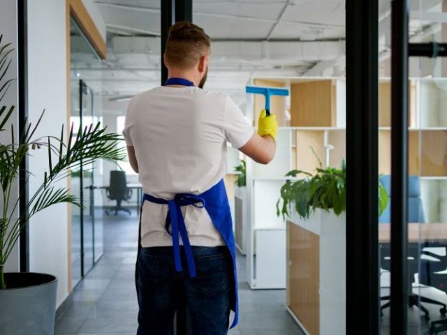 switch-to-expert-office-cleaning-before-problems-grow