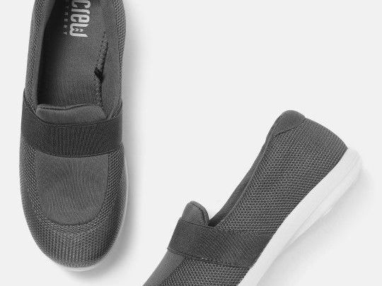 crew-street-women-charcoal-grey-running-shoes