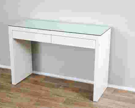 beauty-table-with-mirror-sets-that-define-glamour