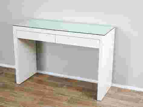 beauty-table-with-mirror-sets-that-define-glamour