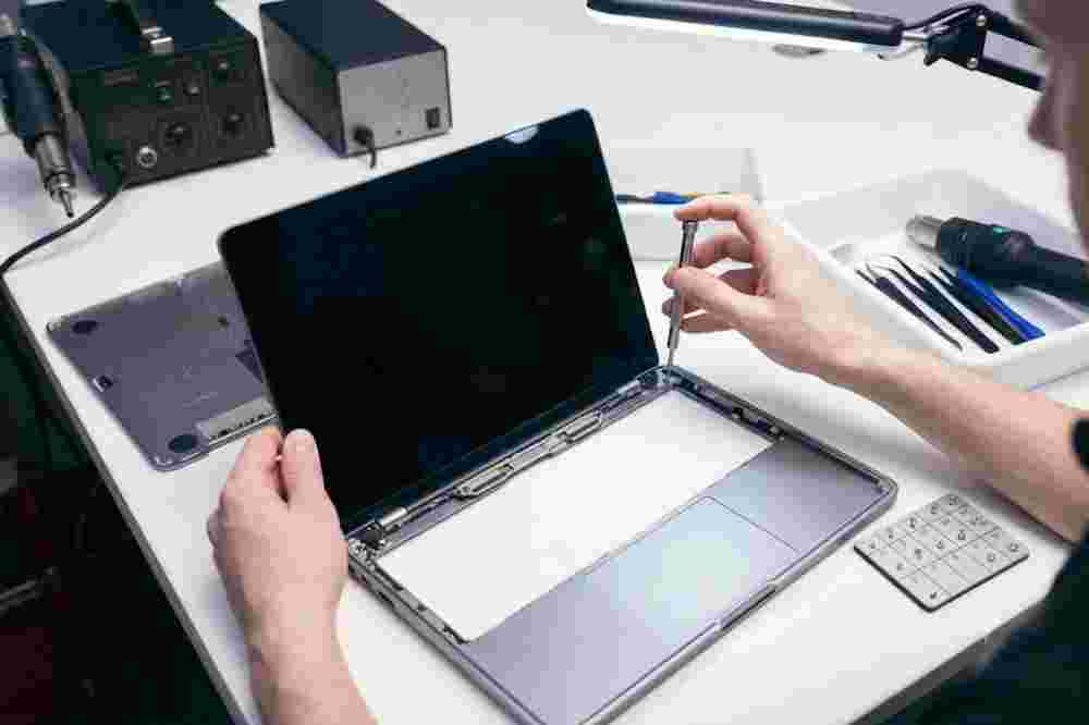 fast-reliable-laptop-screen-repair-in-figtree-big-0