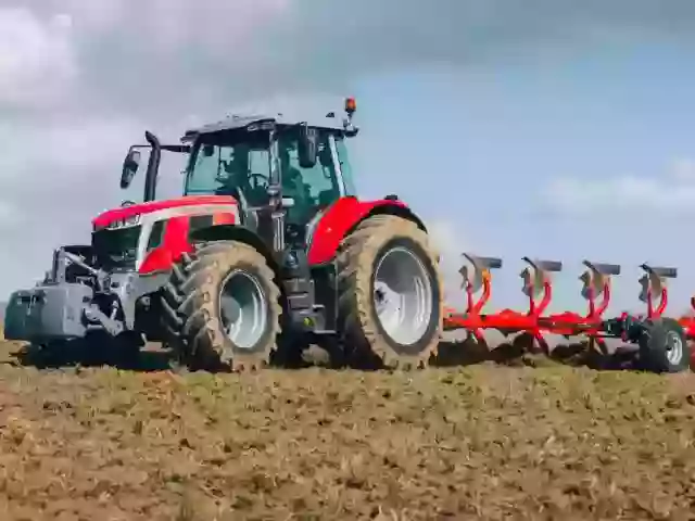 massey-ferguson-compact-tractors-for-farm-work-bb-machinery