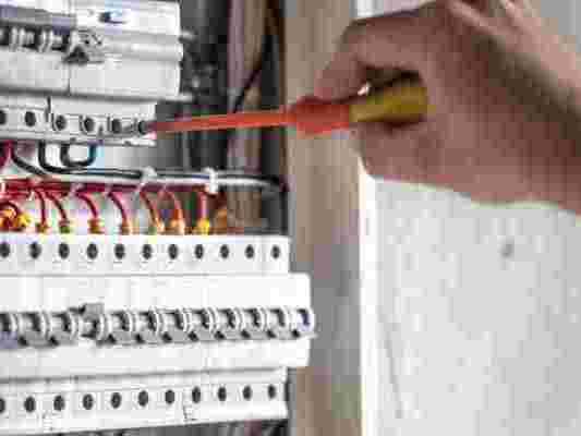 leading-electrical-installation-services-in-burns-beach