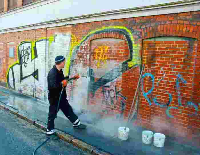 repeated-graffiti-problems-anti-graffiti-coatings-protection-big-0