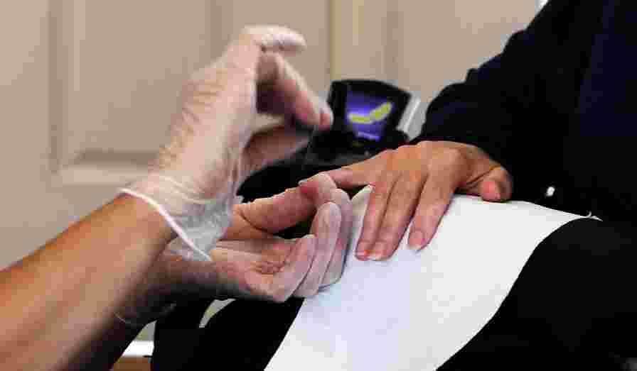 mobile-nail-technician-in-adelaide-melbourne-big-0