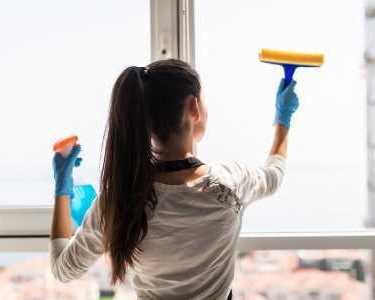 dirty-windows-can-quietly-damage-your-business-image-act-today