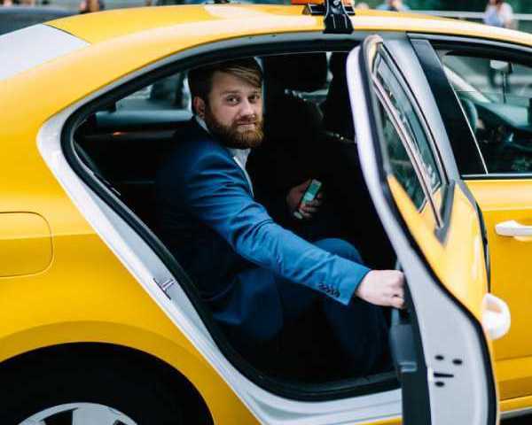 trusted-maxi-taxi-melbourne-for-comfortable-group-rides