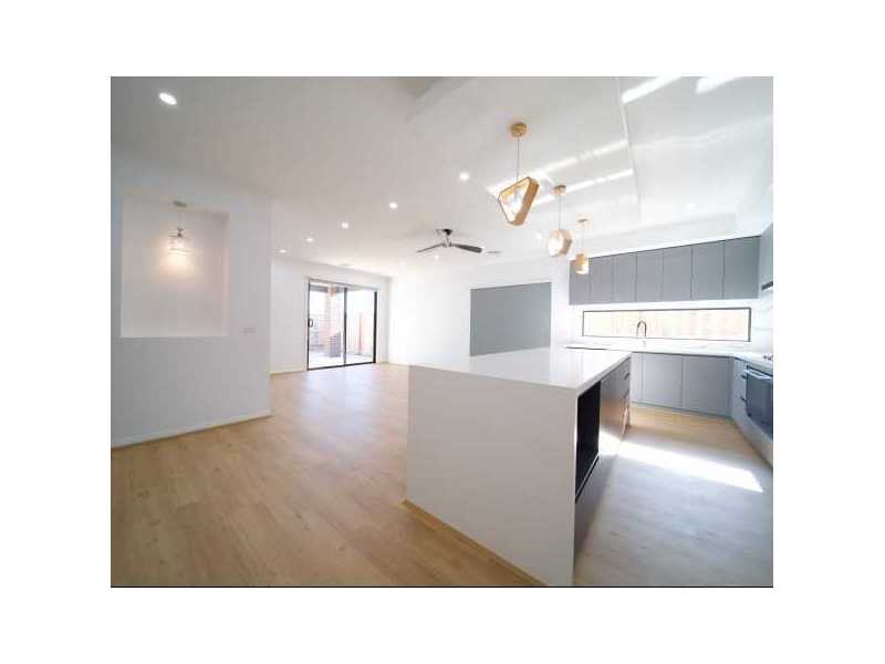 work-with-a-premium-home-builder-for-custom-luxury-homes-small-0