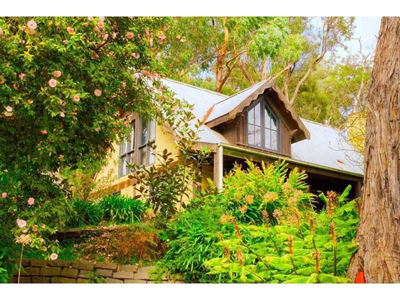 comfortable-stays-near-nature-in-hotels-belgrave-victoria-small-0