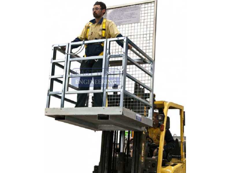 forklift-work-platform-to-elevate-personnel-small-0