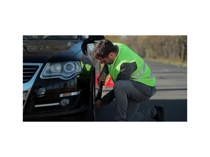 emergency-24-hours-roadside-assistance-in-sunnybank-small-0