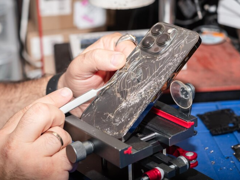 apple-iphone-repair-in-campbelltown-by-experienced-technicians-big-0