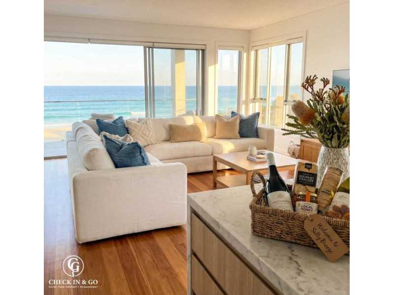 holiday-rentals-scarborough-qld-relaxing-coastal-accommodation-small-0