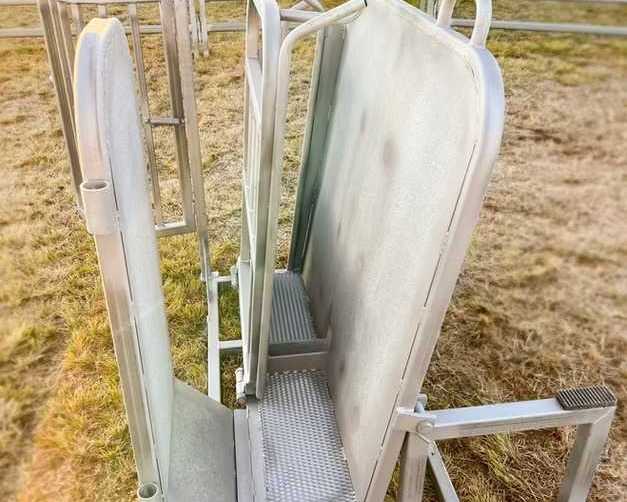 rpm-livestock-equipment-calf-cradle-for-easier-marking-branding