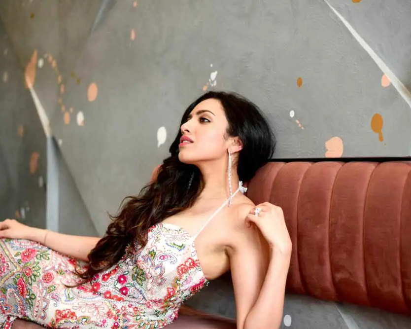 new-bollywood-female-singer-raveena-mehta