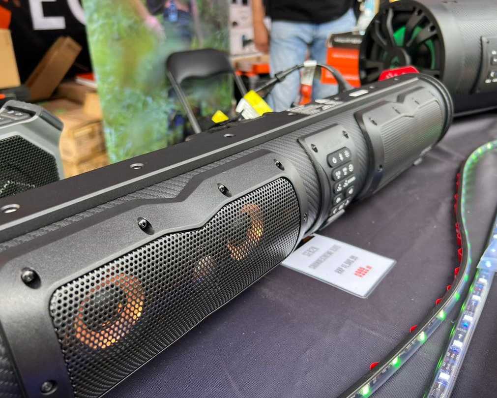 choosing-the-best-wireless-speaker-for-an-outdoor-party