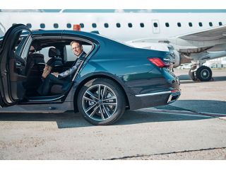 airport-limo-service-in-cambridge-made-easy-with-airline-limousine-small-0