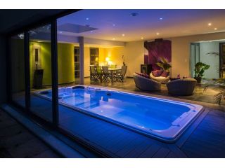 skyview-hot-tubs-swim-spas-small-1
