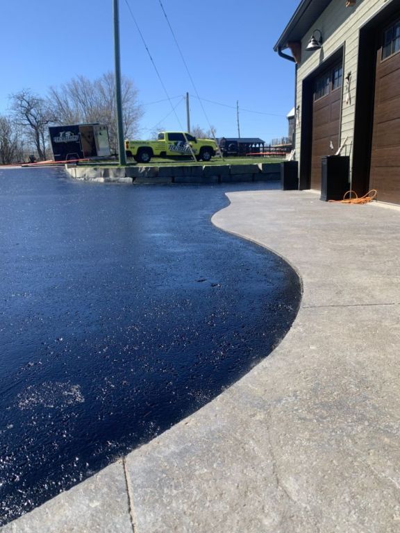 top-rated-driveway-sealing-experts-estimates-available-now-big-0