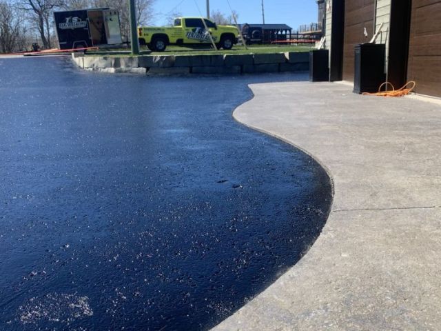 top-rated-driveway-sealing-experts-estimates-available-now
