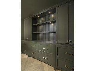closets-wardrobe-designs-that-blend-storage-with-sophistication-small-0