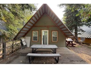 premium-cabin-rentals-near-glacier-national-park-small-0