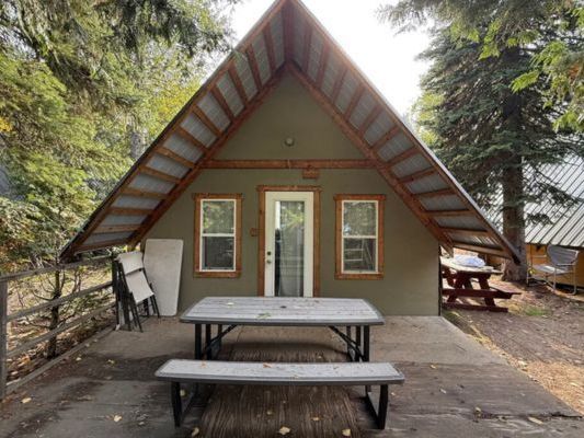 premium-cabin-rentals-near-glacier-national-park