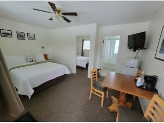 radium-hot-springs-resort-bc-small-0