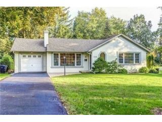 expert-renovation-services-maple-leaf-small-0