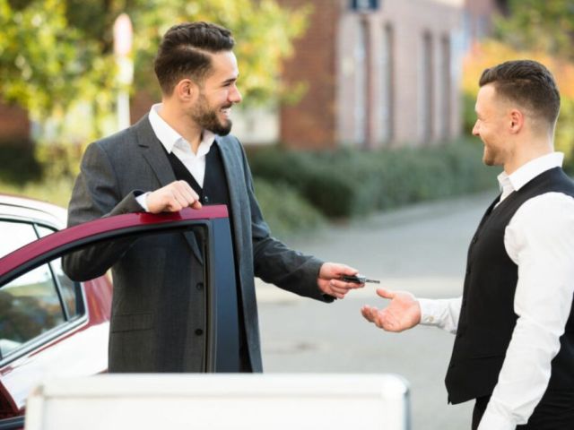 hire-professional-drivers-anytime-with-chaufrr