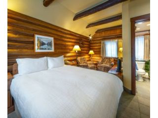 find-premium-cabins-in-banff-lake-louise-today-small-0