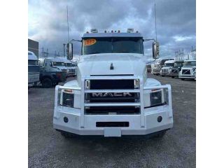 mack-truck-dealer-in-mississauga-small-0