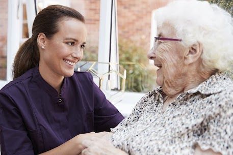 seniors-receive-compassionate-live-in-care-daily-big-0