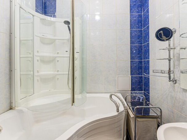 custom-tempered-shower-glass-bathtub-enclosures-for-toronto