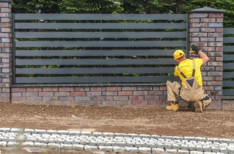 fence-contractor-professional-installation-repair-services-big-0