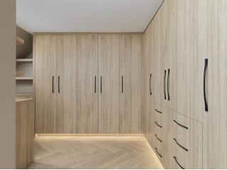 custom-wardrobe-closet-solutions-for-elegant-and-organized-homes-small-0