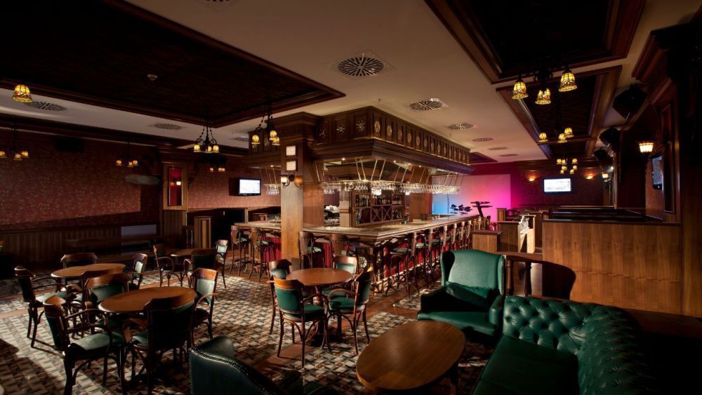 billiards-hall-near-guelph-with-food-drinks-pool-tables-big-0