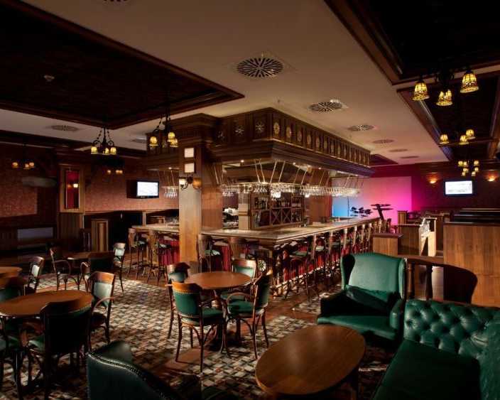 billiards-hall-near-guelph-with-food-drinks-pool-tables