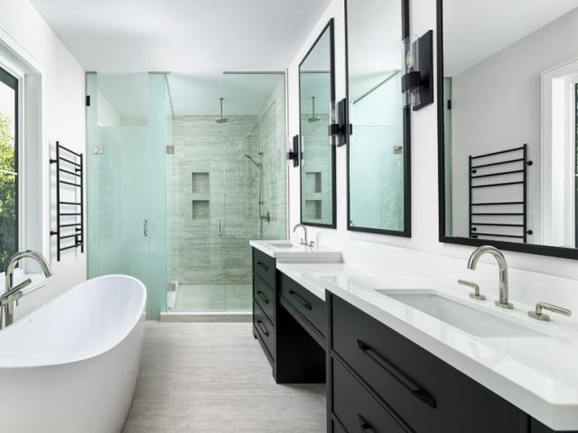 cabinet-storage-with-doors-for-clean-organised-bathroom-spaces