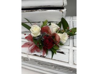 wedding-floral-arrangements-in-okotoks-boy-o-boy-flowers-small-0