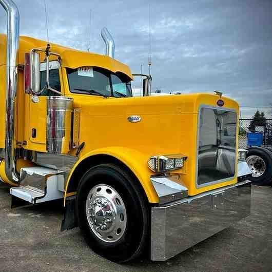 peterbilt-in-mississauga-ontario-big-0