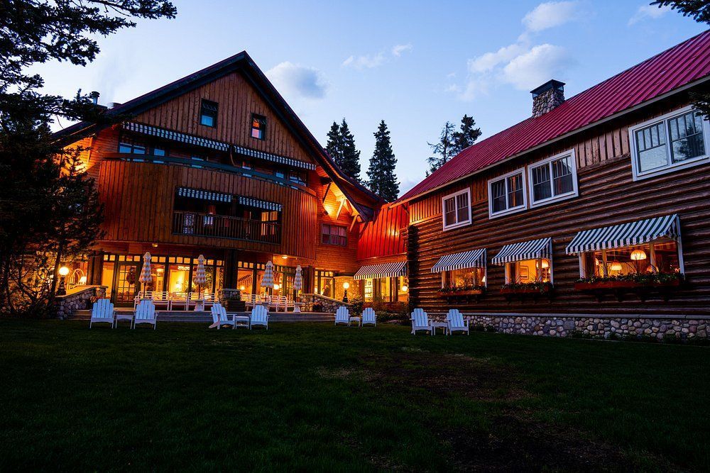 ultimate-guide-to-booking-lake-louise-hotels-big-0